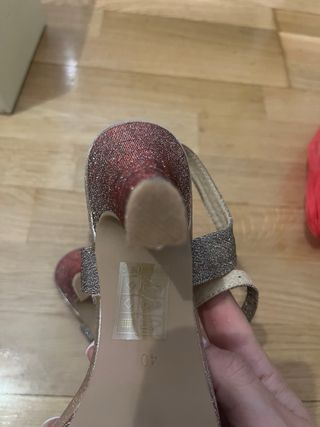 Sandalias de tacón con brillos
