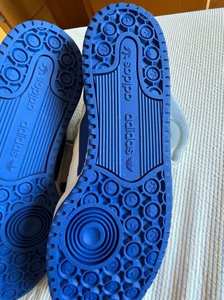 Nuevas! Zapatillas Adidas. Talla 44