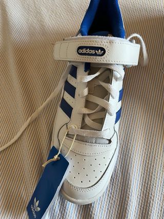 Nuevas! Zapatillas Adidas. Talla 44