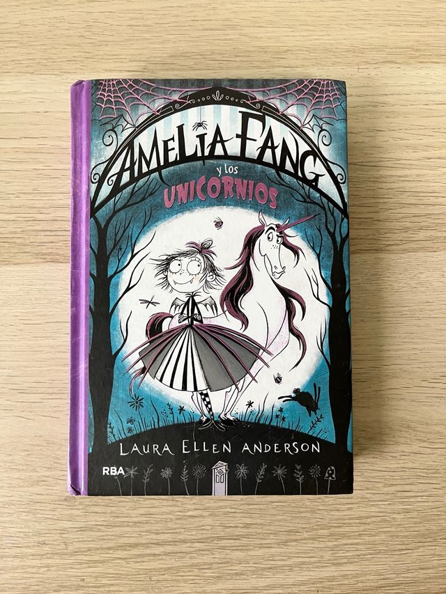Amelia Fang 2 - Amelia y los unicornios (Spanis...