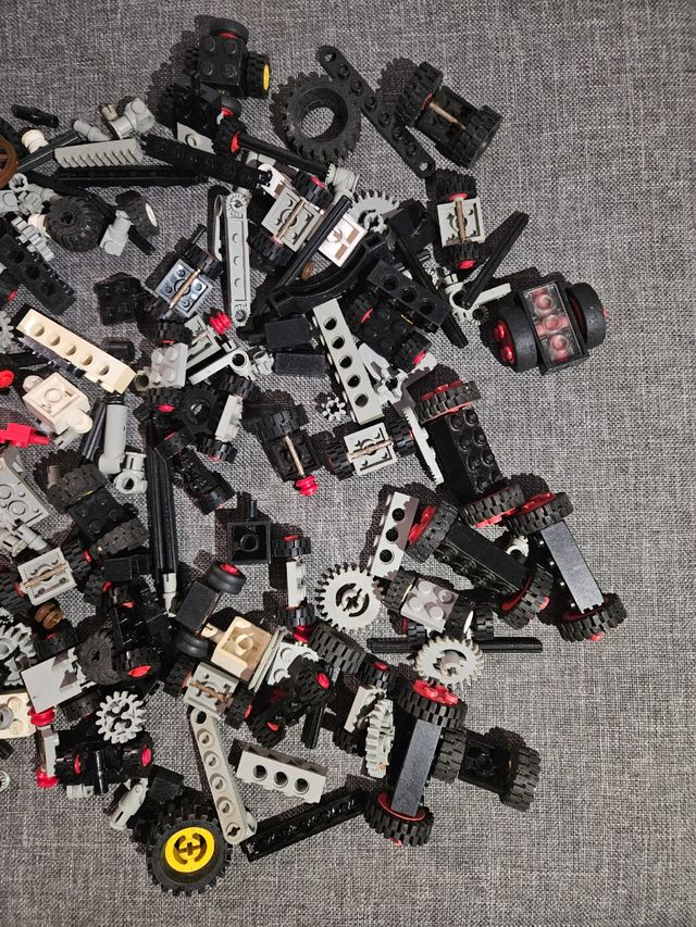 Lote de piezas Lego antiguas.