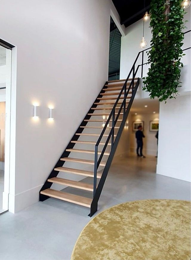 Escaleras de madera y metal