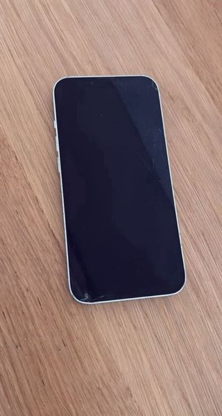 iPhone 13 Blanco - Pantalla Rota