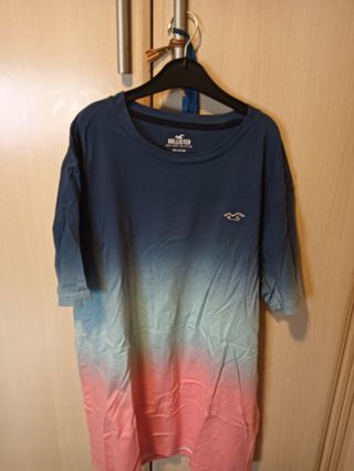Camiseta Hollister degradada azul y rosa