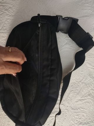 Riñonera unisex negra