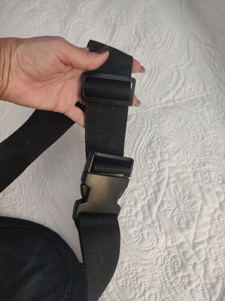 Riñonera unisex negra
