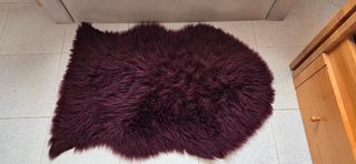 Tocador, sillón,  cojín, alfombra y sillón baúl.