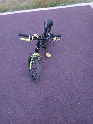 Bicicleta infantil amarilla y negra