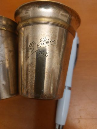 Vasos de metal plateado con sello vintage