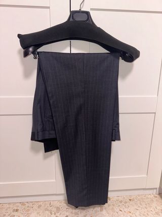 Traje de hombre gris oscuro a rayas Talla 56