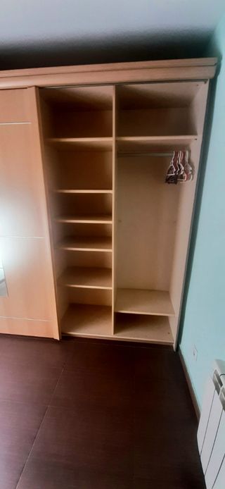 Armario puertas correderas madera y cristal