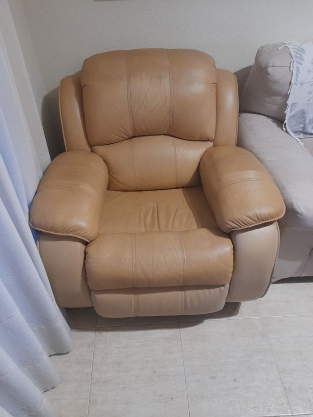 TORREDEMBARRA Sofá de piel beige