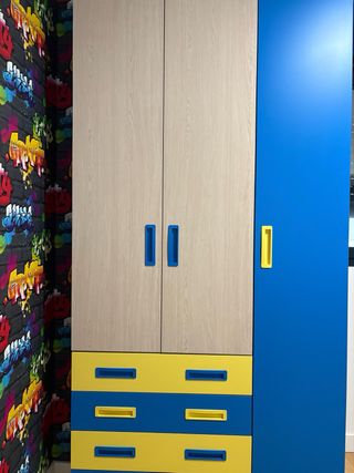 2 set per biancheria da letto per bambini, 2 armadi, 2 scrivanie