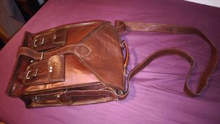 Mochila de cuero marrón