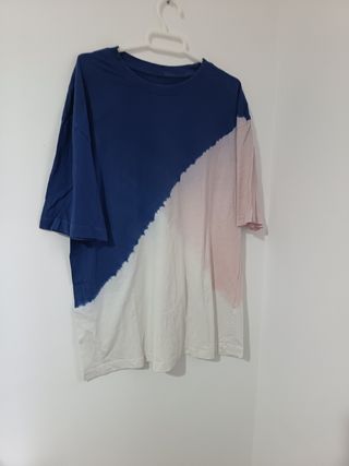 Camiseta oversize degradado azul y rosa