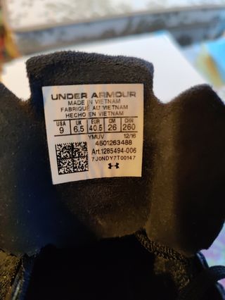 Zapatillas Under Armour Negras y Rosas
