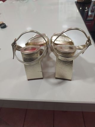 Zapatos de fiesta Stradivarius dorados