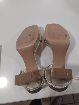 Zapatos de fiesta Stradivarius dorados