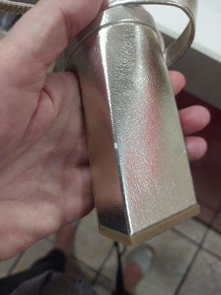 Zapatos de fiesta Stradivarius dorados