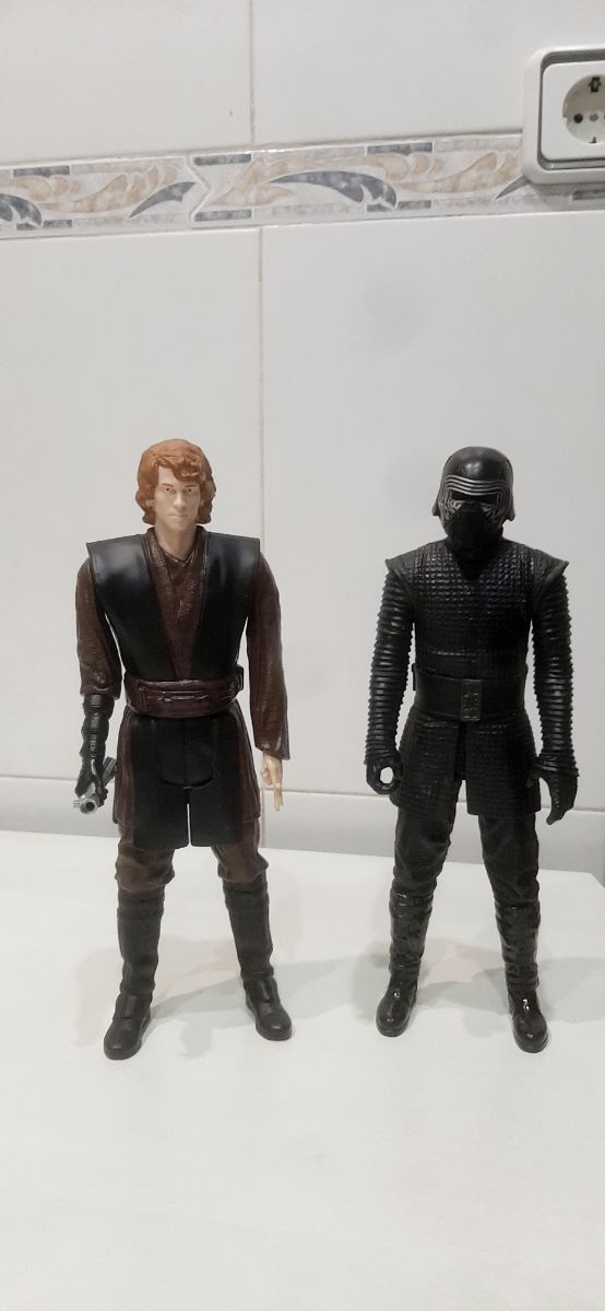 Muñecos 30cm Anakin Skywalker y Kylo Ren Star Wars