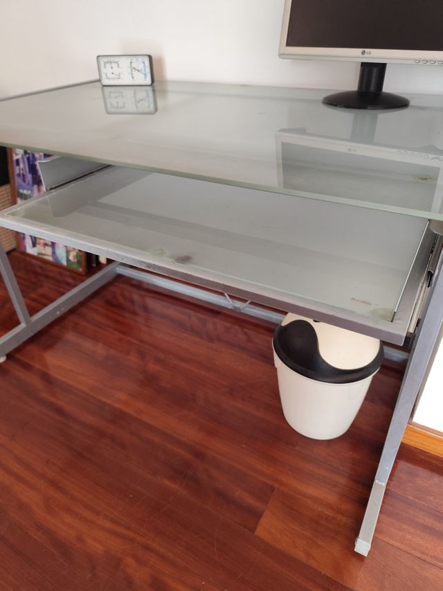 Urge vender Mesa Escritorio Cristal y Metal