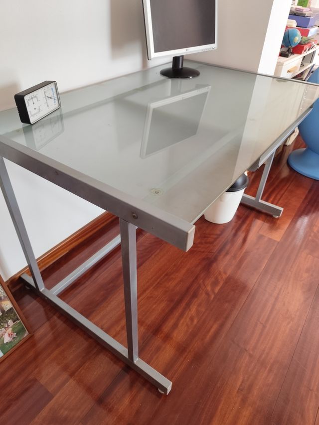 Urge vender Mesa Escritorio Cristal y Metal