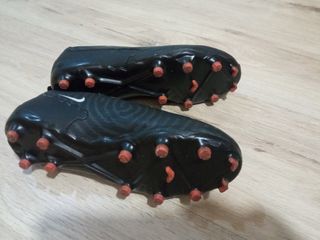 Botas de fútbol tacos Nike niño negras