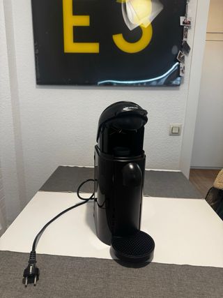 Cafetera Nespresso Vertuo Plus Negra