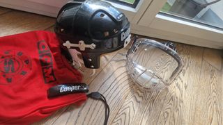 Casco de hockey Cooper con visor