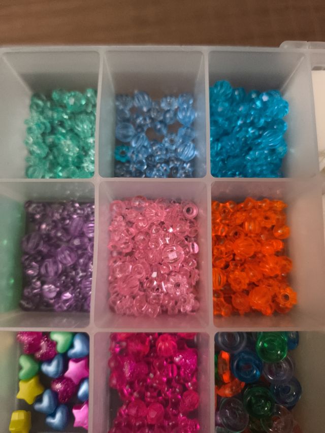 Caja de abalorios y manualidades