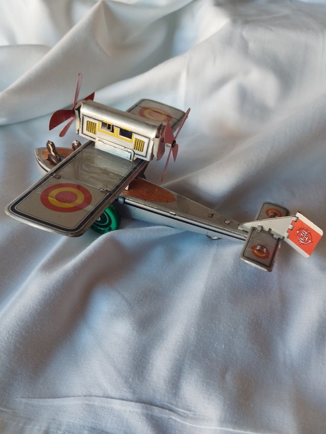 Avión de colección metálico