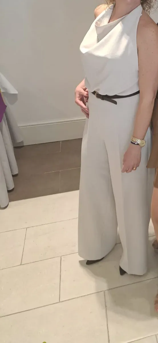 Mono Zara cuello halter beige