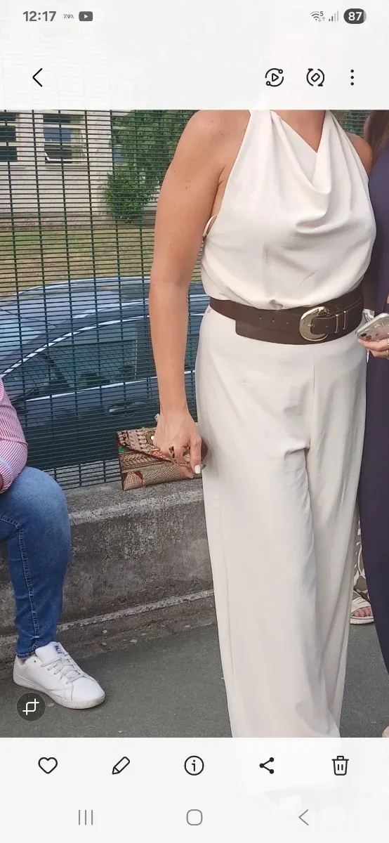 Mono Zara cuello halter beige