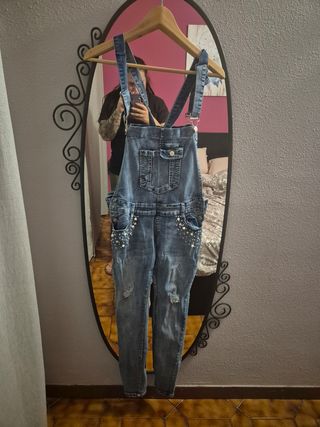 Peto vaquero con perlas, brillantes y rotos