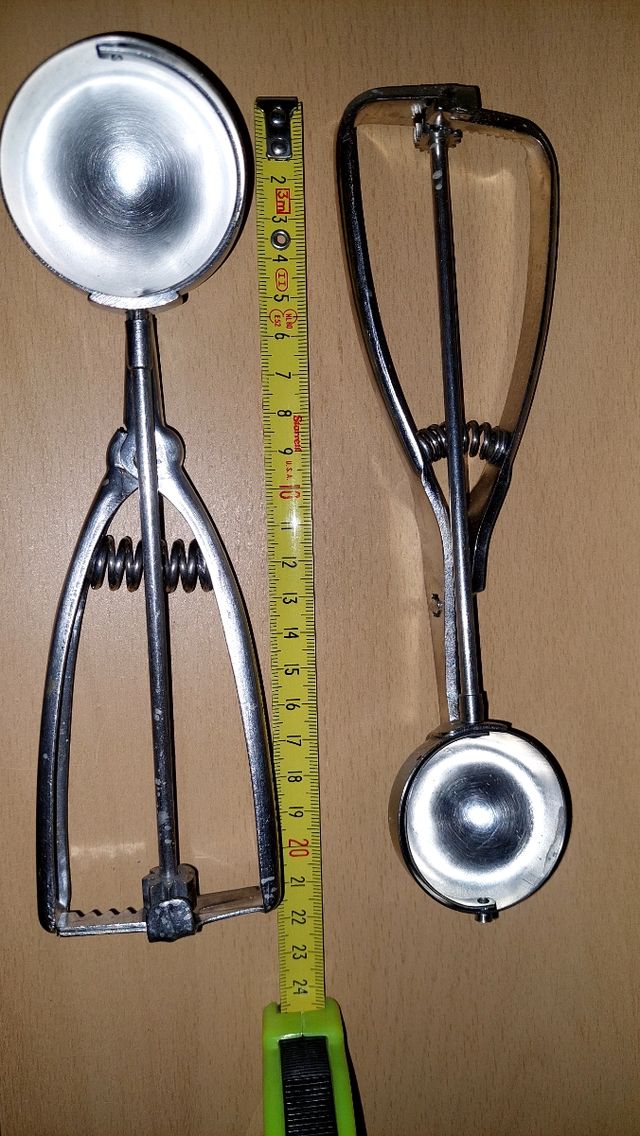 2 Dispensadores de Helado Metálicos