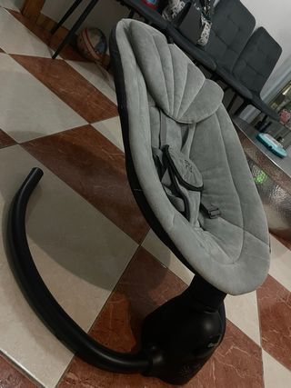 Mecedora de bebé gris