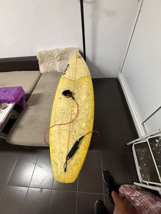 Tabla de surf short (amarilla)