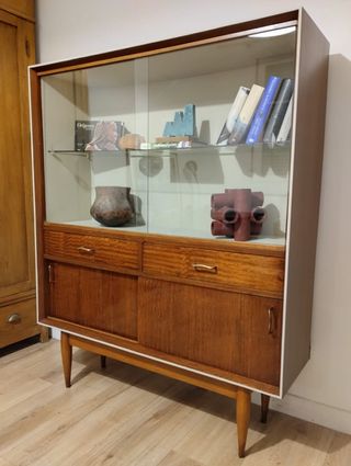 Vitrina Mid Century Madera y Cristal