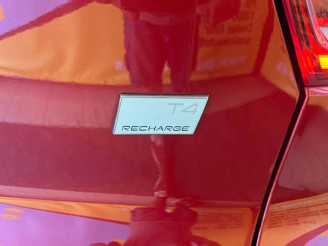 Volvo XC40 T4 Recharge AUTO 211cv HÍBRIDO/ENCHUFA 