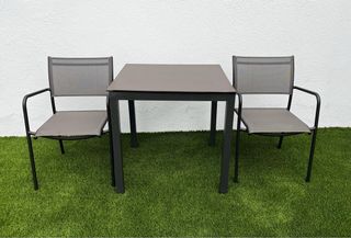 Conjunto mesa y sillas de jardín