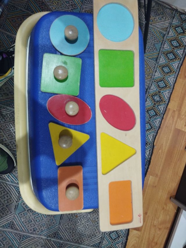 Puzzle infantil de madera con formas