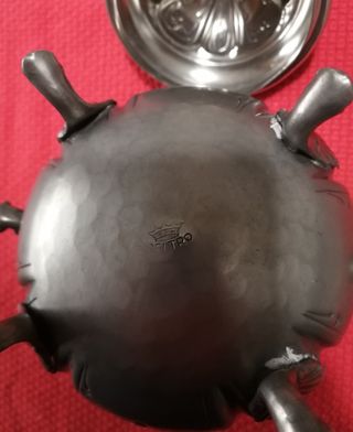 Zuccheriera in peltro con decori floreali