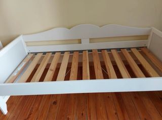 Cama infantil Ikea,  con colchón y barrera