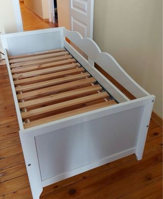 Cama infantil Ikea,  con colchón y barrera