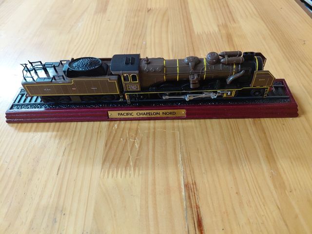 Preciosa locomotora a vapor