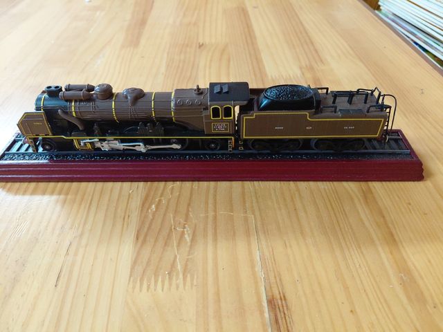 Preciosa locomotora a vapor