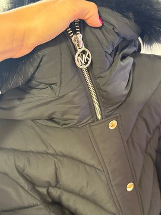 Plumas Michael Kors Negro con Capucha y Cinturón