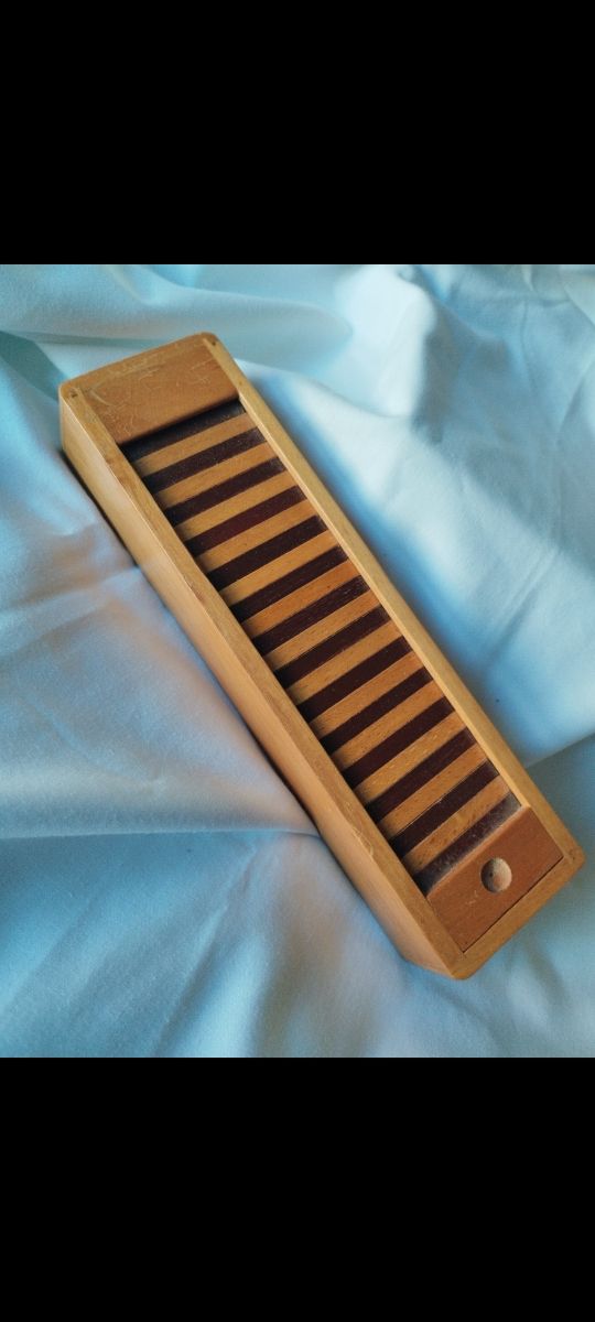 Caja de lápices de madera