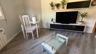 Mueble salón y dos mesas de cristal 