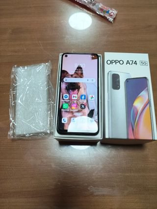 Oppo A74 5G con funda de regalo y otra funda libro